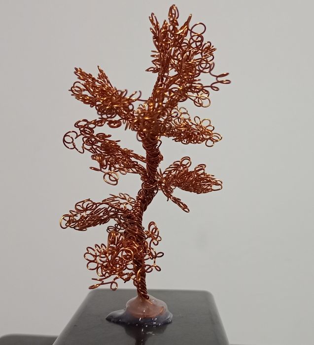 Sun'iy kichik daraxt. Ish stoliga qo'yishga