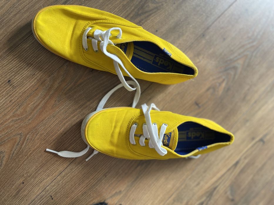 Tenesi galbeni marca Keds