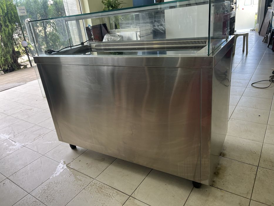 Топла витрина топла