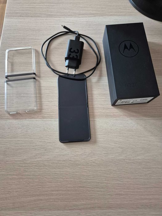 Motorola Razr 40 Ultra, като нов (гаранция до 06.27)