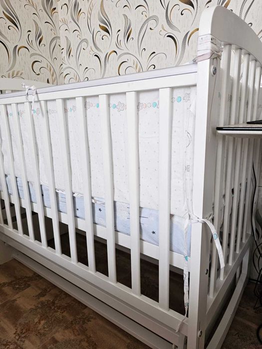 Продам детскую кроватку