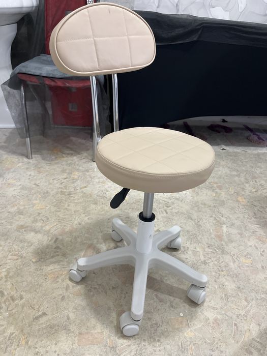 Продам стул на колесах