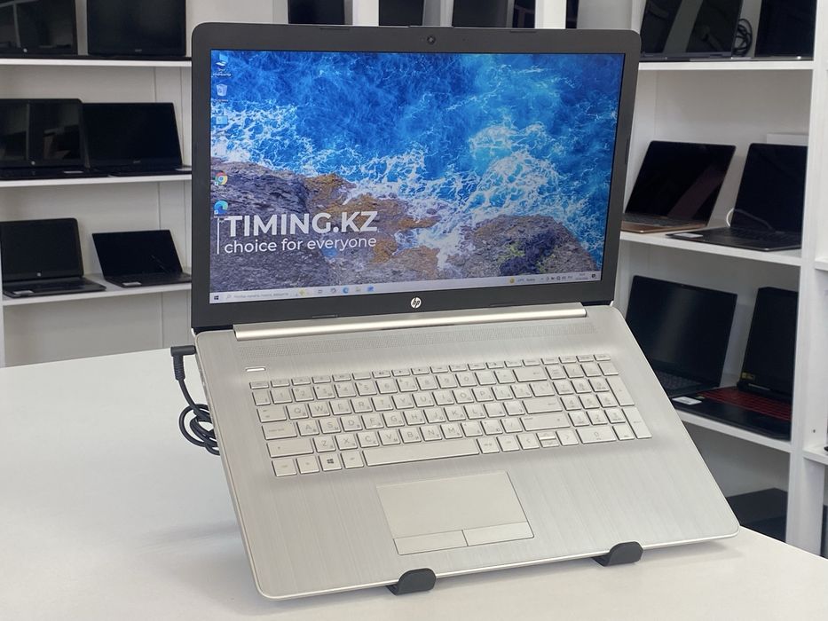 Офисный ноутбук HP Laptop 17 - 17.3/Core i3-1005G1/8GB/SSD 256GB/UHD