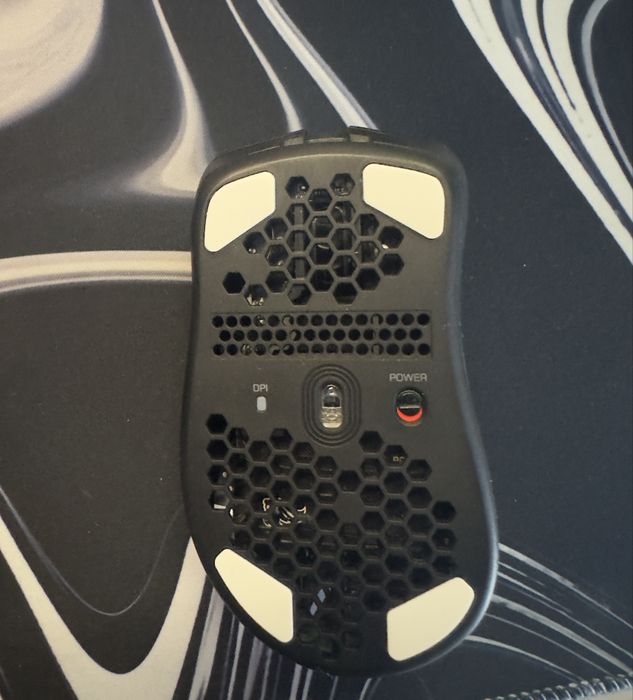 Vand un mouse glorious model D wireless