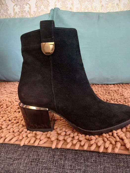 Продам новые ботинки.