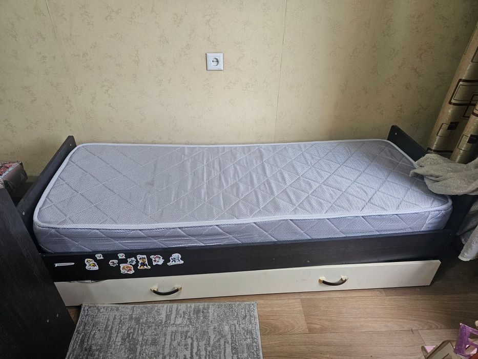 Детская кровать с матрасом