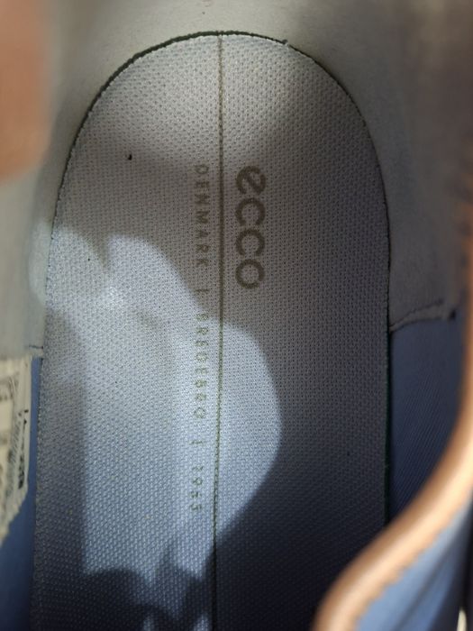 Продам кроссовки Ecco в отличном состоянии