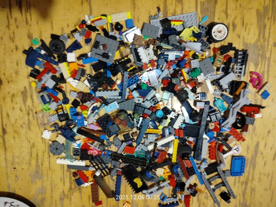 Продам конструктор LEGO .