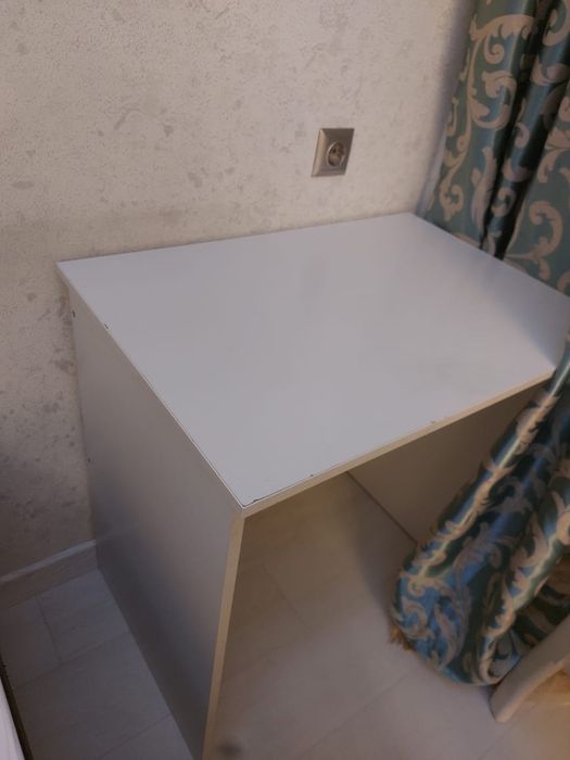 Стол письменный удобный