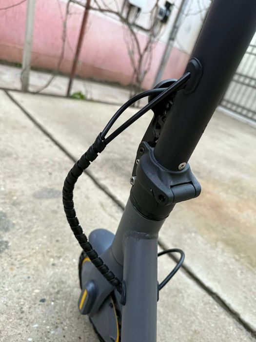 Trotineta electrica folosita foarte putin