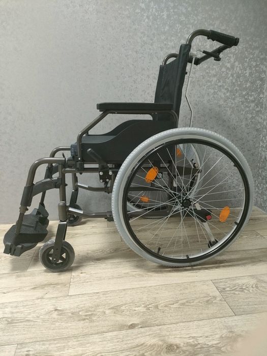 Продам инвалидную коляску 045 DOS ORTOPEDIA