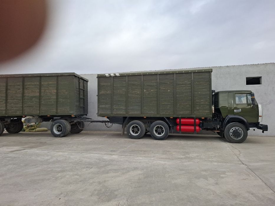 Kamaz yuk mashinasida jinsiy aloqa