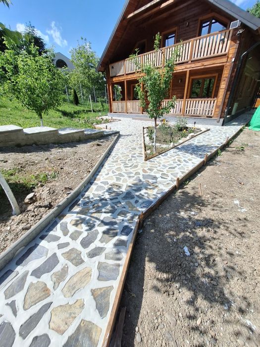 Piatra Naturală de Munte din Grecia – Multicoloră, Ideală pentru Placări și Decor Unic”.