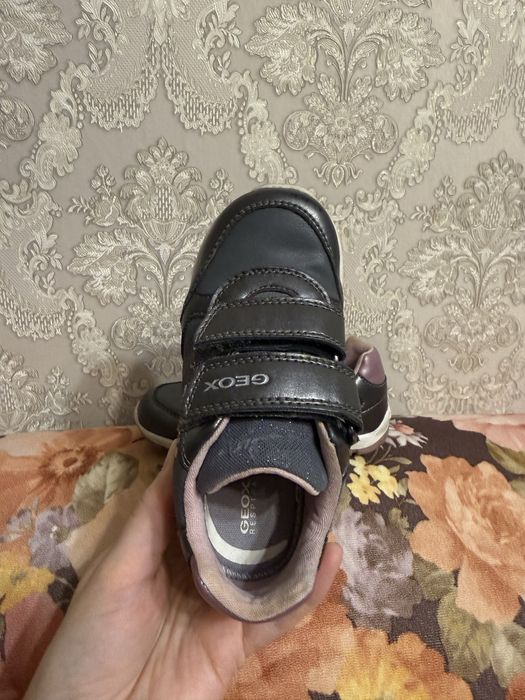 Кожаные кроссовки для девочки