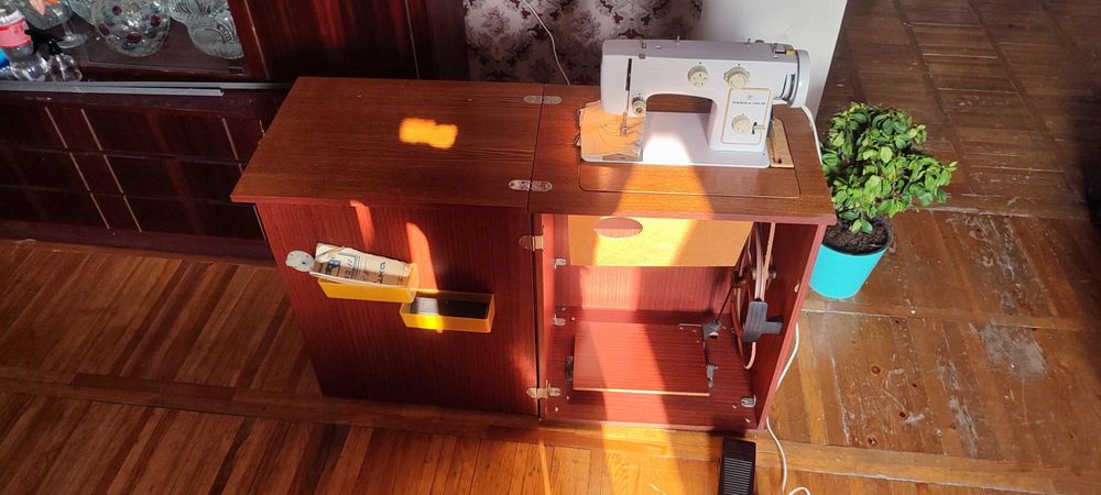 Швейная машина Чайка 142М