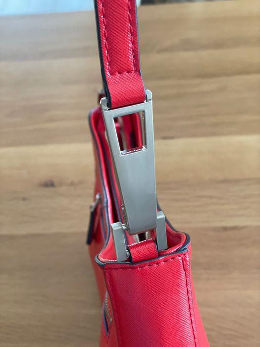 Нова Чанта Guess