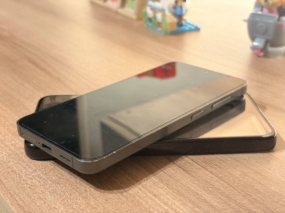 Vand Samsung S24 - 256 GB