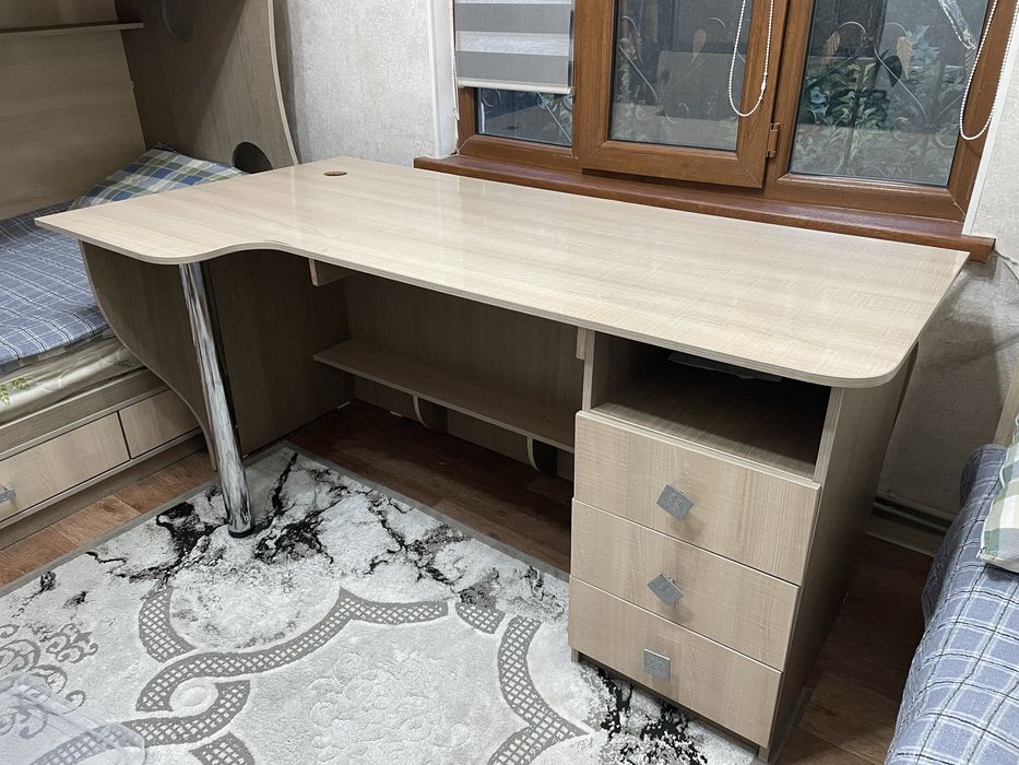 Письменный компьютерный стол б/у — 170×70 см