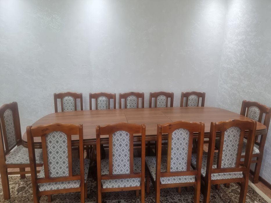 Гостевой стол и двенадцать стульев!Продам!