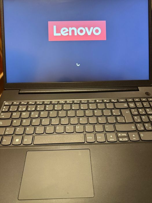 Vând laptop Lenovo