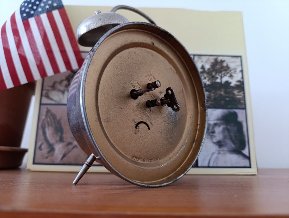 Ceas de masă ARADORA