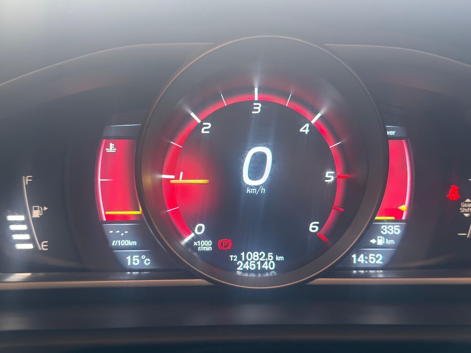 Volvo V40 1.6 D2 2013 • Full Option