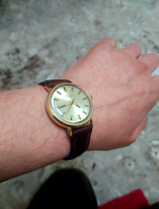 Продоется часы полёт