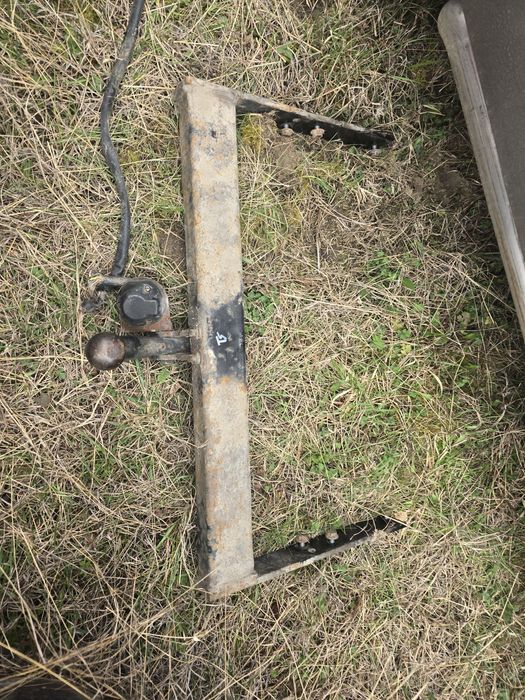 Cârlig plus instalație plus șuruburi Volkswagen T5 original