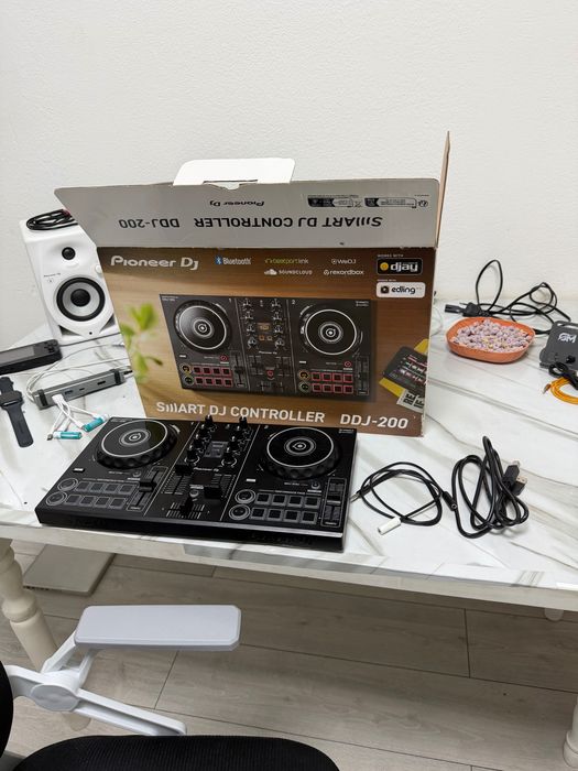 Pioneer DDJ-200 контроллер