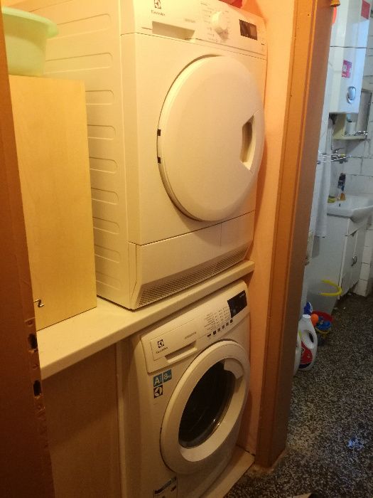 Продавам 2 отделни уреда - пералня и сушилня Electrolux/AEG