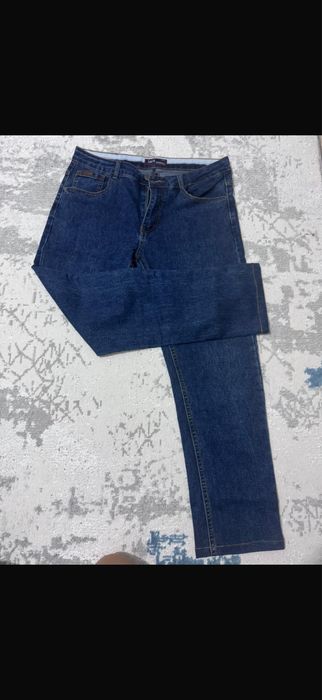 Продам мужские джинсы