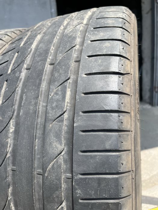 2 бр. летни гуми 235/40/19 Bridgestone RO1 DOT 1019 5 mm