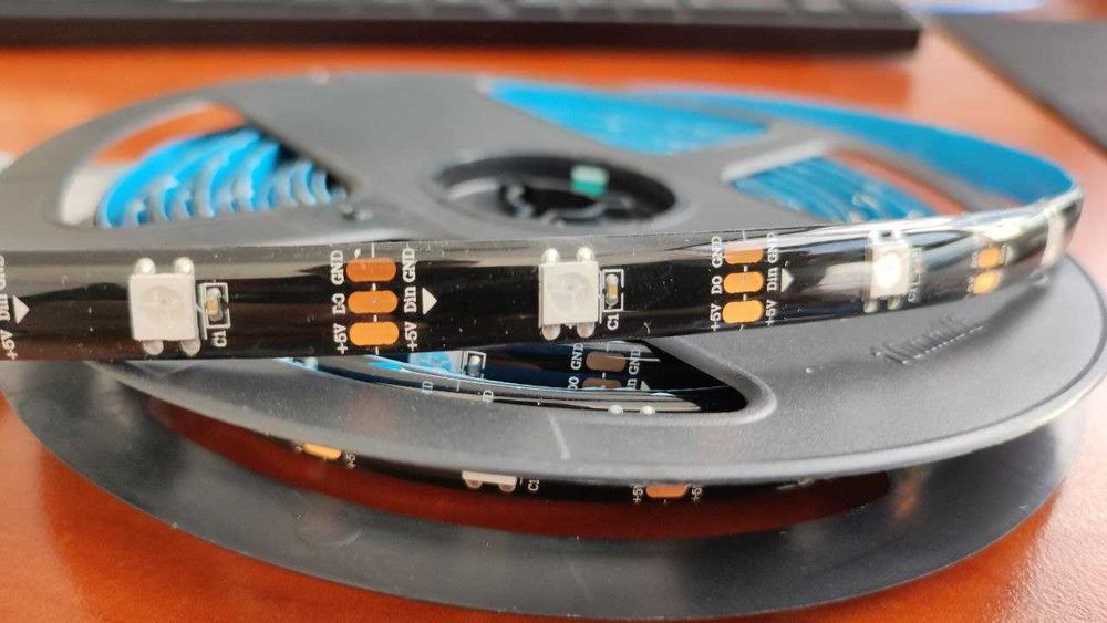 Адресная светодиодная лента WS2812B (5 В, IP65, 30 св/м) + контроллер.