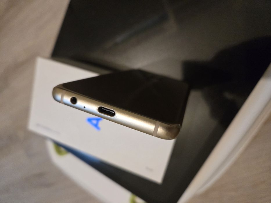 Продам Samsung Galaxy A8 в идеале