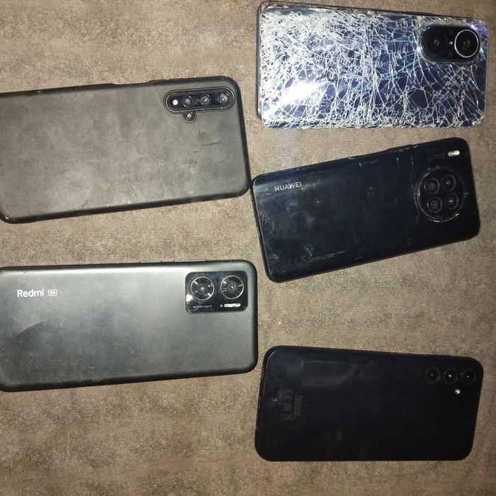 Телефони за  части