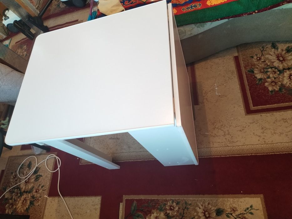 Продам новый стол книжка