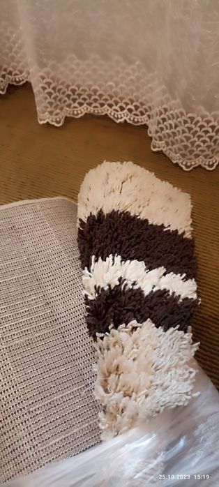 Ковер пушистый чистый