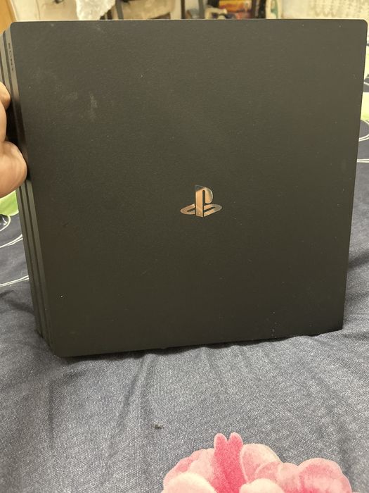 Playstation  4 pro 1 tb