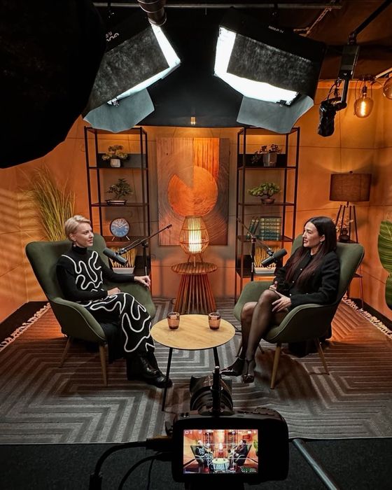 Подкаст, студия, интервью, видеоуроки, видеосьемка