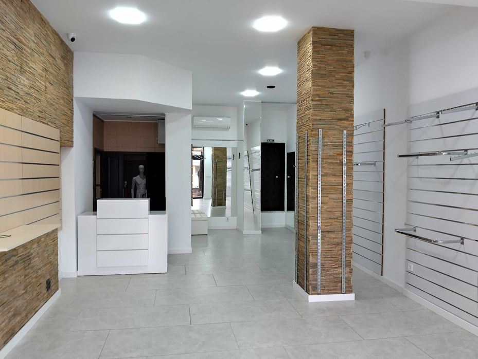 Дава под наем Магазин /офис/ в идеалния център