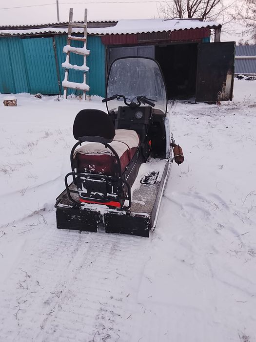 Продам снегоход буран