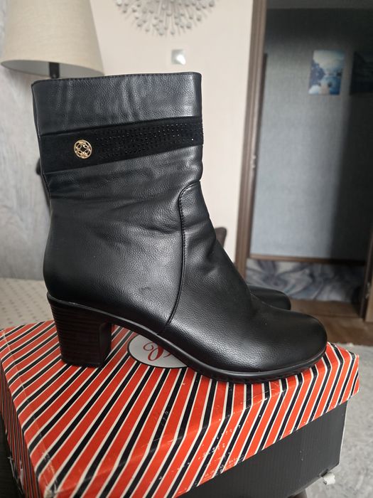 Продам сапоги осенние женские,новые