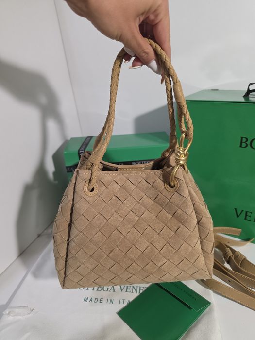Налична чанта Bottega Veneta Parachute