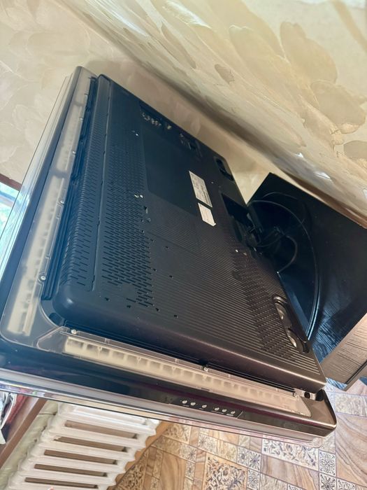 Телевизор с подставкой