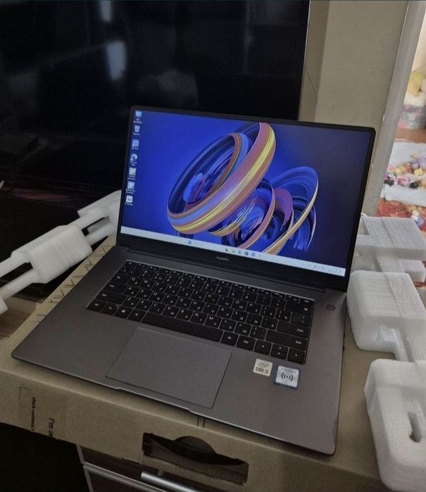 Ультрабук Huawei Core i3-10110