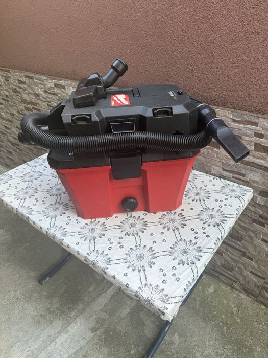 Акумулаторна прахосмукачка MILWAUKEE M18 F2VC23L-0