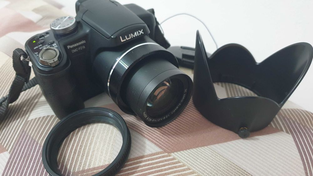 Panasonic Lumix FZ - 18