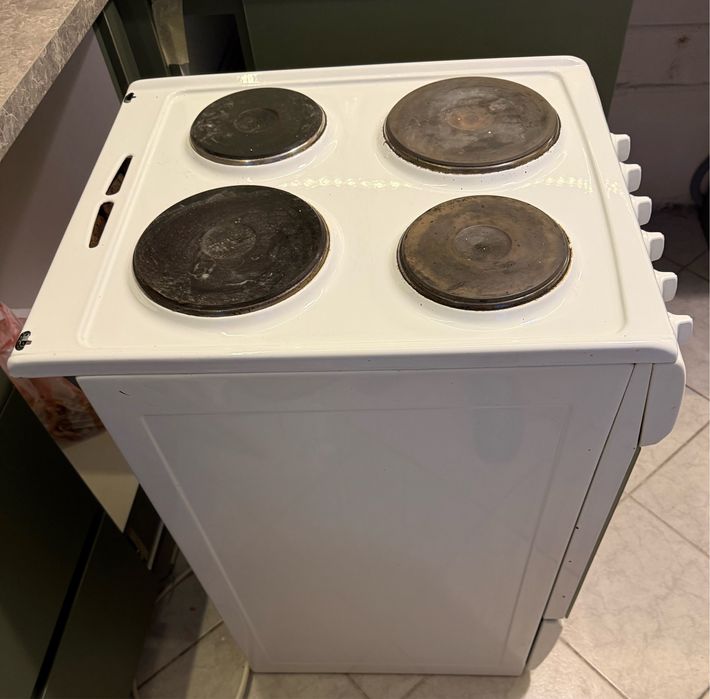 Продавам готварска печка Electrolux