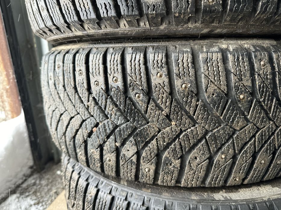 Шипованные шины 205/65/15