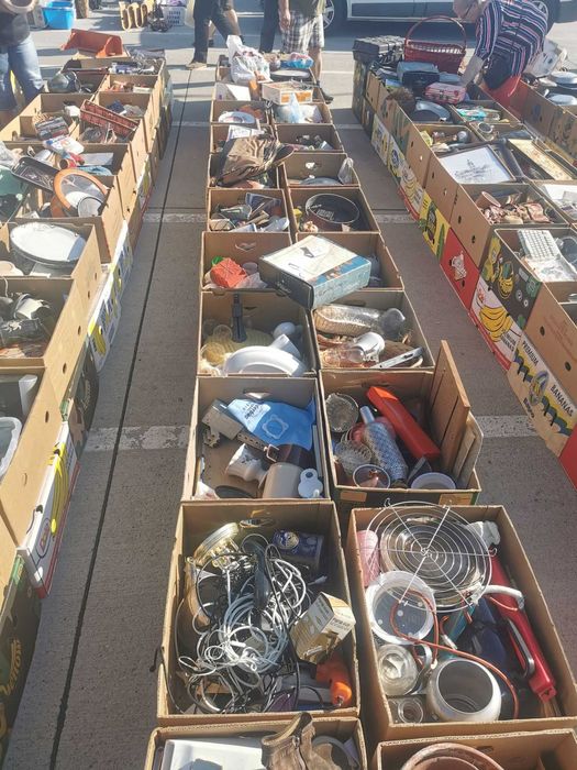 Cutii cu acareturi aduse din Belgia